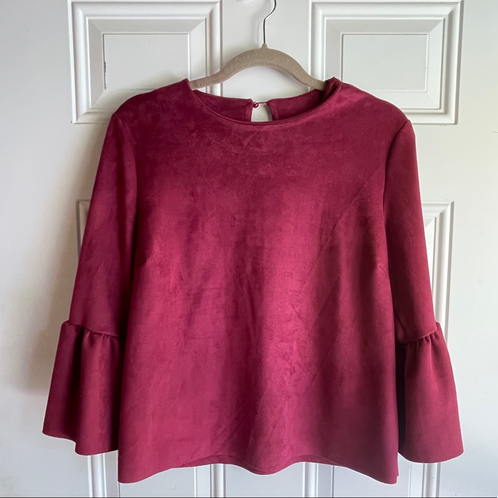 🔵 BLUE DOT SALE 🔵 
“Red Wine” Colored Top with Suede Feel. Women’s Medium